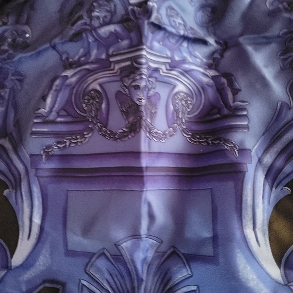 COPY - Versace Silk/blue, Red soft Scarf... Fabulous colors and detail... - Picture 5 of 7